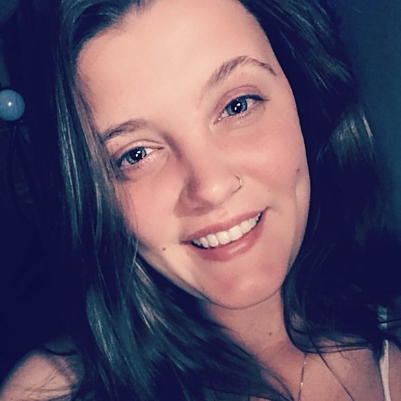 Meet your Posher, Michaella - Picture 1 of 1